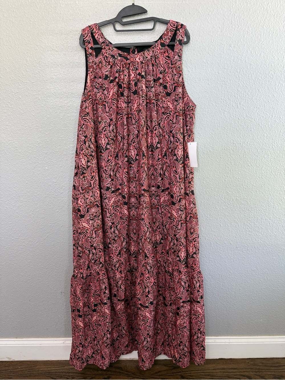 NWT Sleeveless Pink Paisley Maxi Dress Size 26/28